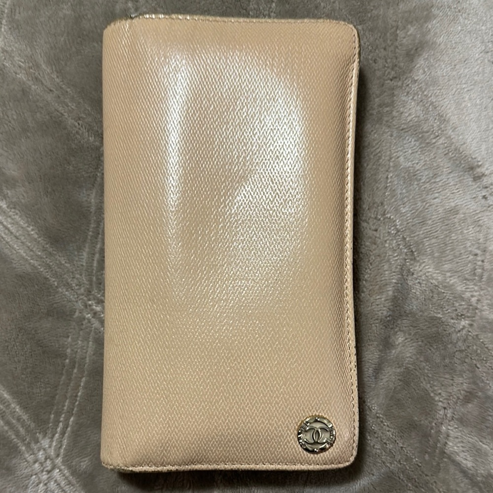 🔥EUC Authentic CHANEL LONG BIFOLD WALLET.& Charm Bundle..